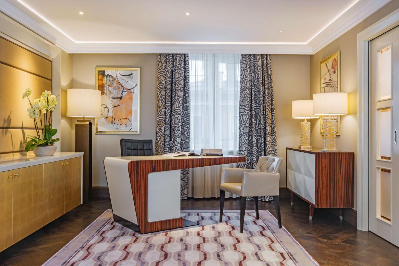 Grand Hotel Kempinski Rīga Exterior foto Office interior